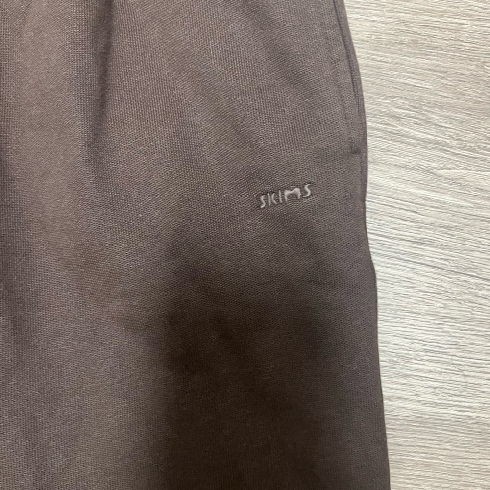 Skims Boyfriend Fleece Oversized Straight Leg Pant in Espresso - Picture 8 of 8